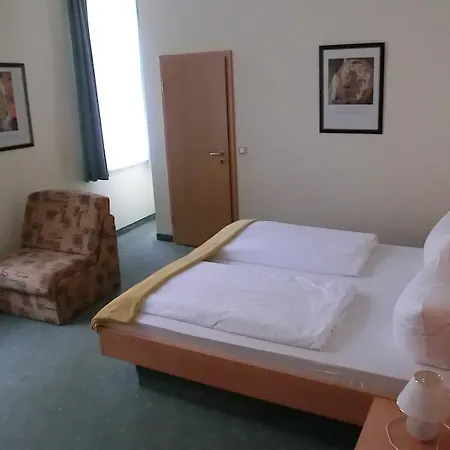 Garni Am Schlosspark 3* ורניגרוד