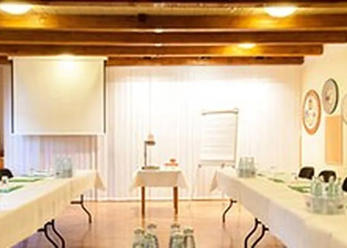 Garni Am Schlosspark 호텔 3*