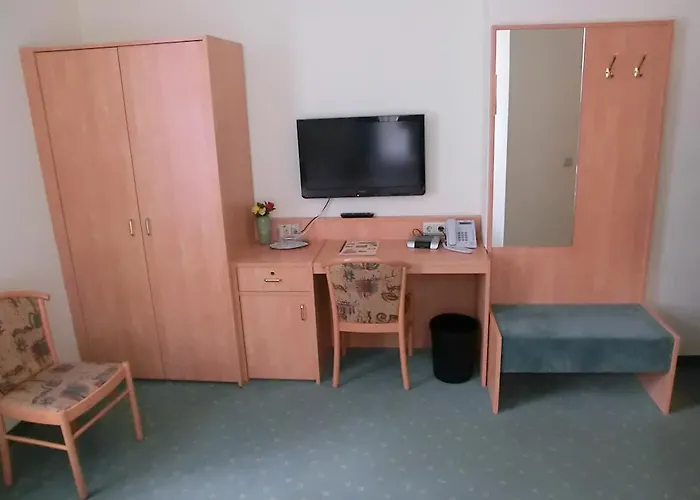 Garni Am Schlosspark ורניגרוד